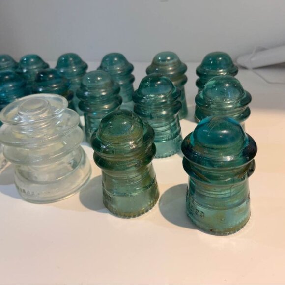 Various glass insulators. 1940s-1960s great vintage condition. Price per each - Picture 5 of 9